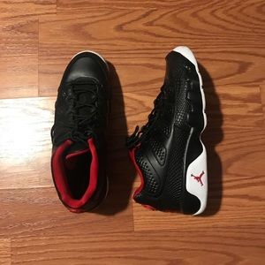 Jordan Retro 9 Low “Bred” 6Y = Women’s 7.5